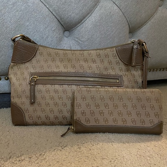 Used Dooney & Bourke and wallet - Picture 5 of 5